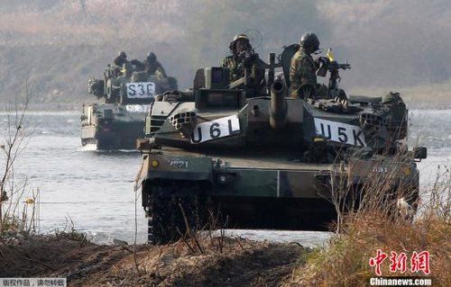 　資料圖：2011年11月2日，韓國軍隊在首爾東南100公里的驪州進行軍事演習。