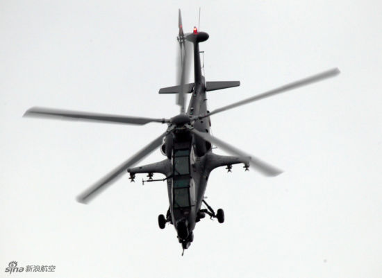 資料圖：在珠海航展上亮相的武直-10攻擊直升機(jī)。