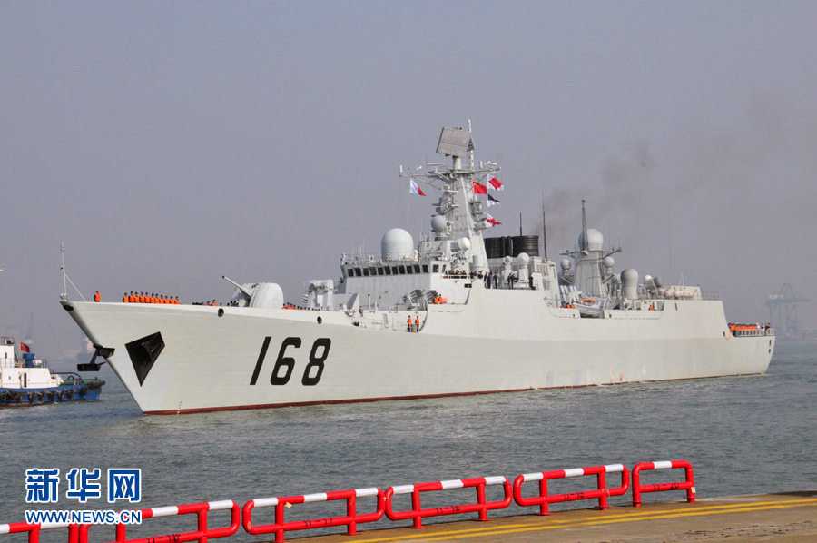 　25日15時(shí)，海軍南海艦隊(duì)“廣州”號(hào)驅(qū)逐艦駛?cè)霃V州南沙汽車碼頭