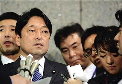 2月5日晚，日本防衛(wèi)省大臣小野寺召開緊急記者會(huì)，公開日本自衛(wèi)隊(duì)軍艦被中國(guó)軍艦雷達(dá)瞄準(zhǔn)的消息。據(jù)稱，首相安倍晉三親自下達(dá)了公開的指令。