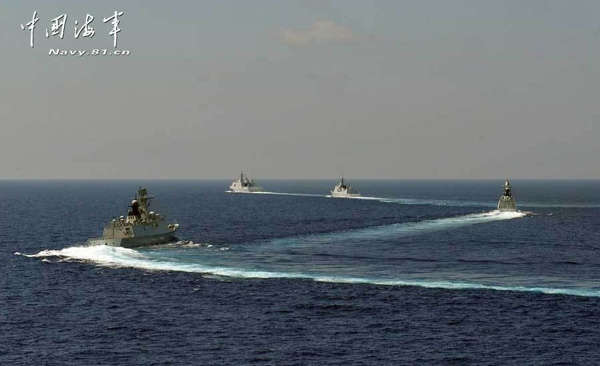資料圖：中國(guó)海軍在曾母暗沙。