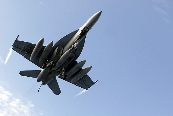 資料圖：美軍F/A-18艦載機(jī)。