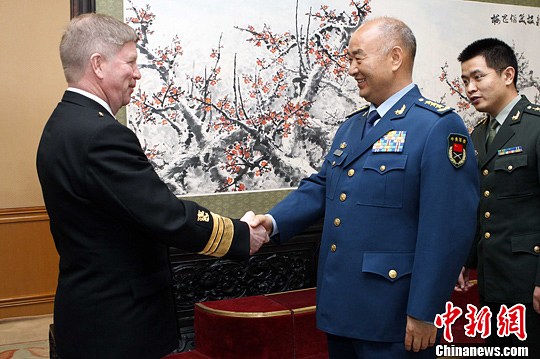 5月6日下午，中共中央軍委副主席許其亮空軍上將，在北京八一大樓會見來華進行正式友好訪問的芬蘭國防參謀長蘭尼科海軍中將一行。中新社發(fā) 宋吉河 攝