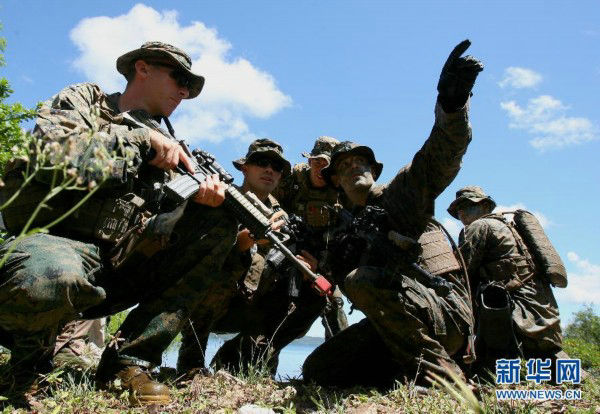 美菲“肩并肩2012”軍演菲律賓和美國的“肩并肩”聯(lián)合軍演在巴拉望島烏盧甘灣舉行。