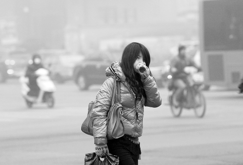 昨日河南30余市大霧預警 鄭州經(jīng)開區(qū)再飄雪