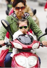 昨天清晨，文化宮路。 鄭州晚報(bào)記者 張翼飛 圖