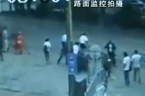 交警執(zhí)法遭黑三輪反復沖撞