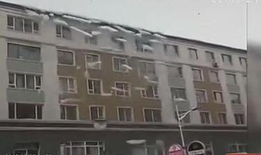 壯觀！樓房變冰雕瀑布