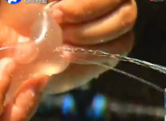 太坑！少女超市買的避孕套超一半漏的