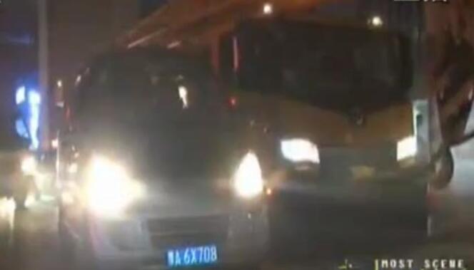 撞了車還打人 這是誰(shuí)在胡鬧？