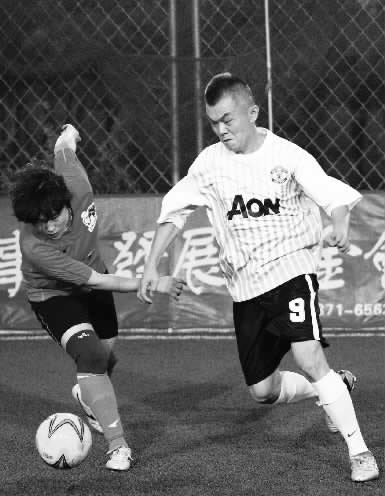 跟男人踢球，鏗鏘玫瑰們早已習慣