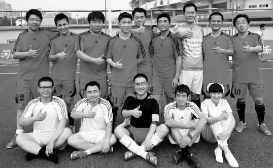 在首場(chǎng)比賽失利的情況下，“天使”們后來(lái)居上，昂首晉級(jí)