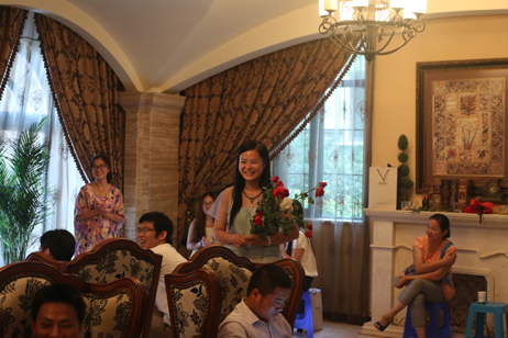 收到怎么多玫瑰，當(dāng)然開(kāi)心啦！