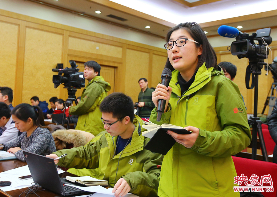 大象融媒映象網記者南樂天在記者會上提問。