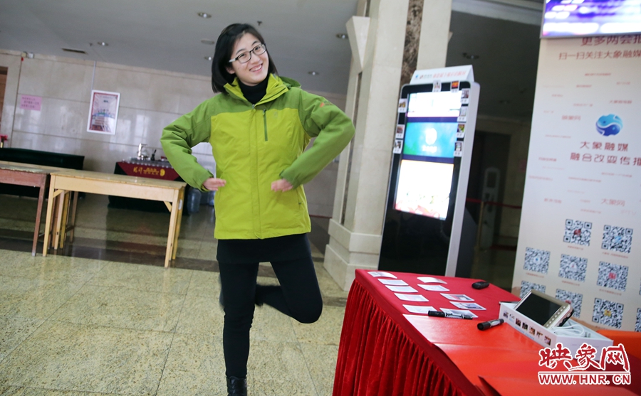 工作間隙，樂天跳起了“南式芭蕾”。