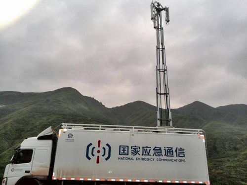 中國移動應急通信保障車已在災區(qū)進行服務
