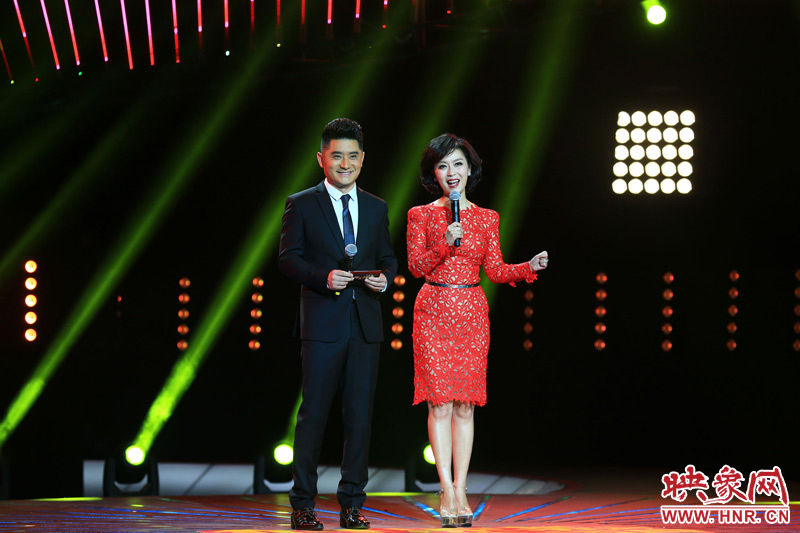 《梨園春》主持人關楓、龐曉戈