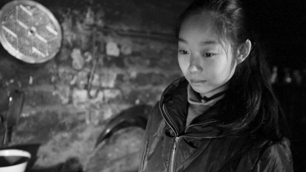 小倩倩家徒四壁，她渴望繼續(xù)讀書，改變家的現(xiàn)狀