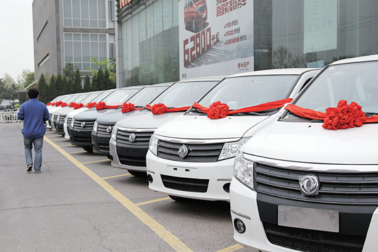 12輛為幸運(yùn)觀眾準(zhǔn)備的新車