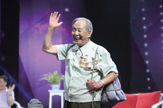83歲，張立修打行軍包依然很迅速