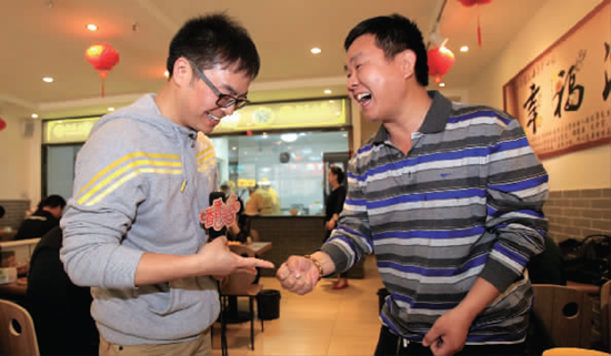 玩石頭剪刀布，于洋“秒殺”小飛