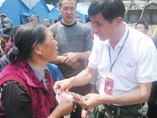 九頻道愛心大使在雅安 資料圖片