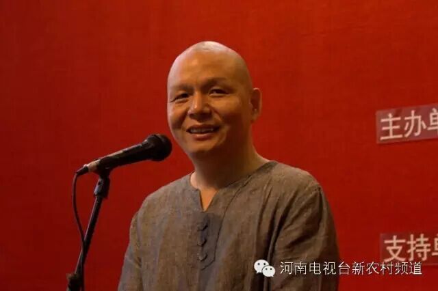 書畫家協(xié)會(huì)副主席，中國(guó)書畫家協(xié)會(huì)會(huì)員，河南省青年書法家，蘆荻