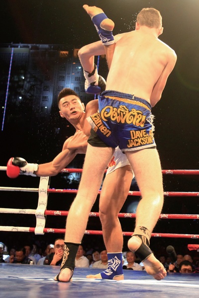 河南電視臺(tái)《武林風(fēng)》欄目走進(jìn)新疆，把比賽現(xiàn)場(chǎng)搬到了新疆建設(shè)兵團(tuán)農(nóng)十三師紅星廣場(chǎng)