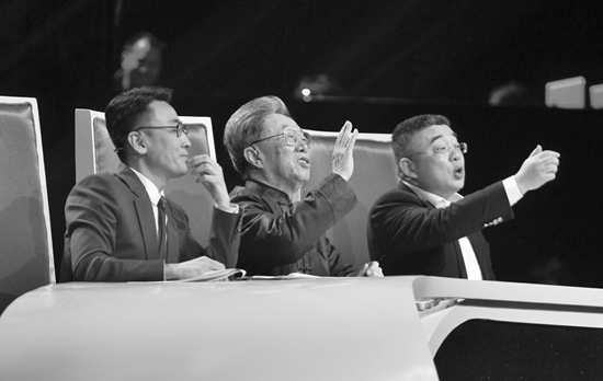 困擾著很多漢語使用者的問題，被三位先生以輕松幽默的方式提出來自嘲后，都令觀眾會心大笑。