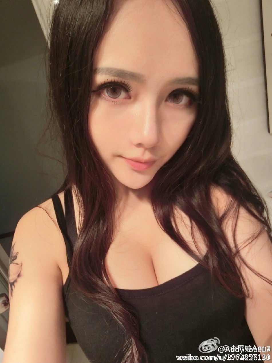 湖大21歲?；ㄇ巴购舐N無懼走光