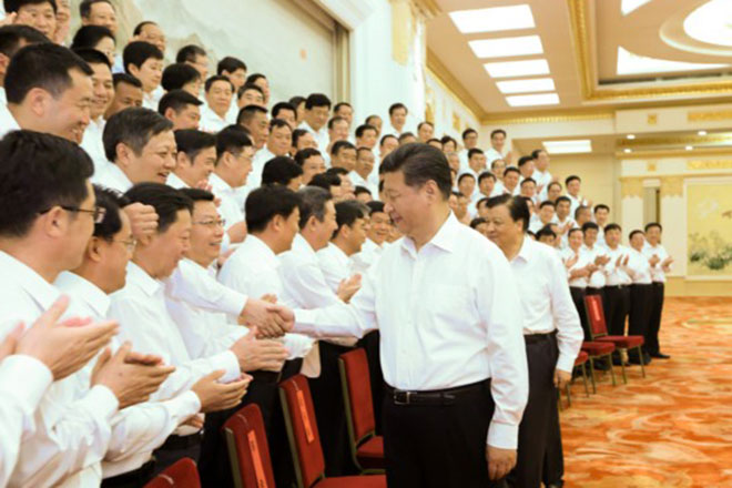 6月30日，黨和國家領(lǐng)導人習近平、劉云山等在北京人民大會堂會見全國優(yōu)秀縣委書記。